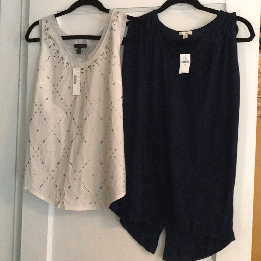 2 sleeveless tops